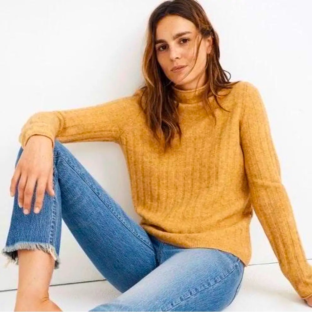 Madewell Evercrest Turtleneck Sweater in Heathered Mustard- size Medium